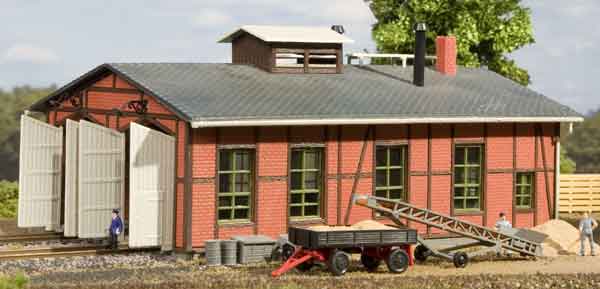 Locomotive shed<br /><a href='images/pictures/Auhagen/13233.jpg' target='_blank'>Full size image</a>